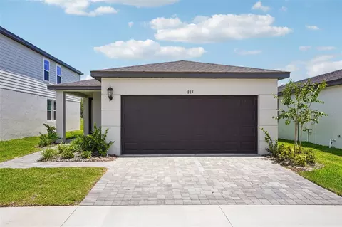 883 Sunshower Dr, Lady Lake, FL 32159