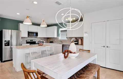 Dining - 10406 Hidden Banks Gln, Parrish, FL 34219 photo 2 of 2