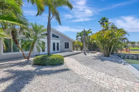 Exterior - 308 173rd Ave E, North Redington Beach, FL 33708 photo 6 of 7