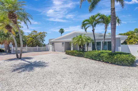 Exterior - 308 173rd Ave E, North Redington Beach, FL 33708 photo 2 of 7
