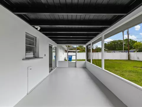 Exterior - 865 Imperial Dr, Largo, FL 33771 photo 2 of 7