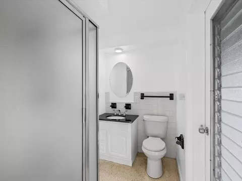 Bath - 865 Imperial Dr, Largo, FL 33771 photo 2 of 3
