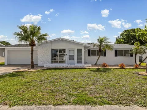 865 Imperial Dr, Largo, FL 33771