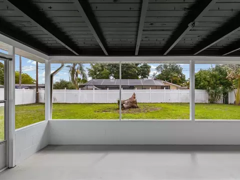 Exterior - 865 Imperial Dr, Largo, FL 33771 photo 4 of 7