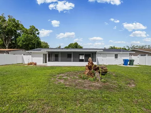 Exterior - 865 Imperial Dr, Largo, FL 33771 photo 6 of 7
