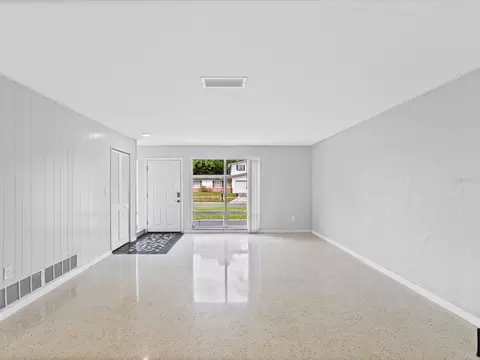 Living - 865 Imperial Dr, Largo, FL 33771 photo 3 of 4