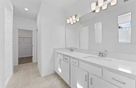 Bath - 5334 Oldbay Ter, Parrish, FL 34219 photo 1 of 3