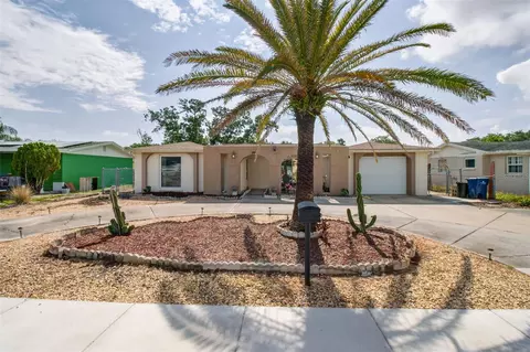 3320 Columbus Dr, Holiday, FL 34691