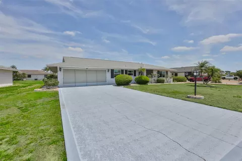 1525 Allegheny Dr, Sun City Center, FL 33573
