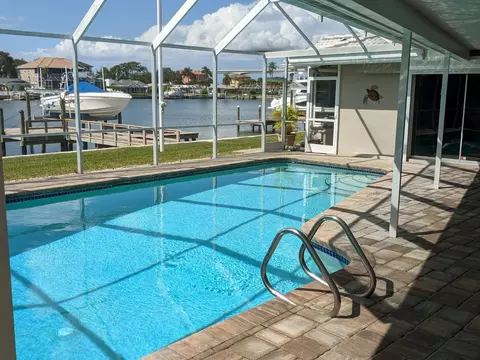 212 Poinciana Ln, Largo, FL 33770