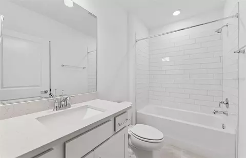 Bath - 9748 Crescent Moon Dr, Riverview, FL 33578 photo 1 of 2