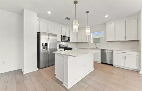 Kitchen - 9748 Crescent Moon Dr, Riverview, FL 33578 photo 1 of 1