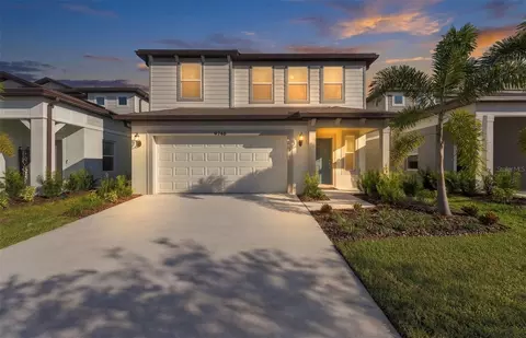 Exterior - 9748 Crescent Moon Dr, Riverview, FL 33578 photo 4 of 9
