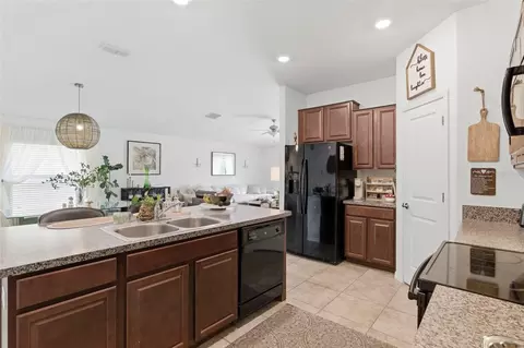 Kitchen - 12611 Lemon Pepper Dr, Riverview, FL 33578 photo 3 of 4
