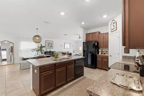 Kitchen - 12611 Lemon Pepper Dr, Riverview, FL 33578 photo 4 of 4