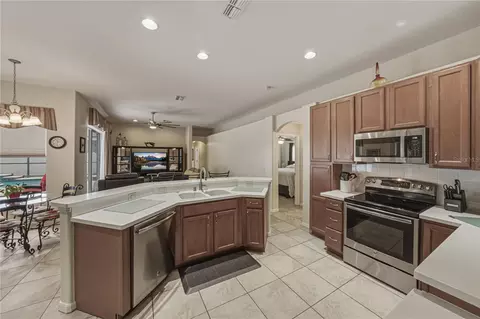 Kitchen - 1542 Swamp Rose Ln, Trinity, FL 34655 photo 6 of 9