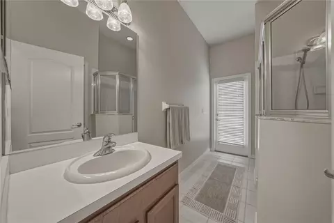 Bath - 1542 Swamp Rose Ln, Trinity, FL 34655 photo 1 of 9