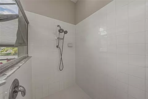 Bath - 1542 Swamp Rose Ln, Trinity, FL 34655 photo 6 of 9