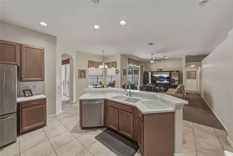 Kitchen - 1542 Swamp Rose Ln, Trinity, FL 34655 photo 7 of 9