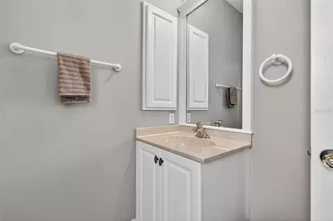 Bath - 17308 Howling Wolf Run, Parrish, FL 34219 photo 6 of 7