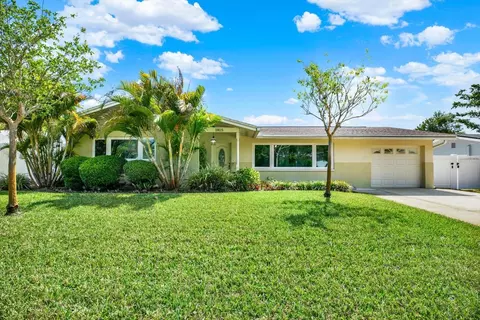 1815 Chateau Dr E, Clearwater, FL 33756