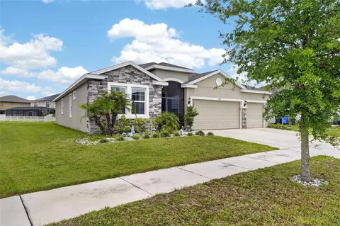 Exterior - 5030 Jagged Cloud Dr, Wimauma, FL 33598 photo 3 of 8