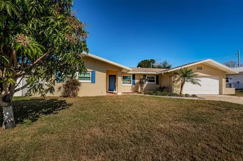 14025 Yacht Club Blvd, Seminole, FL 33776