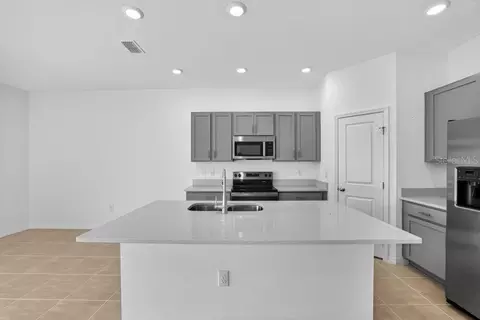 Kitchen - 13159 Stable Pl, Parrish, FL 34219 photo 1 of 2