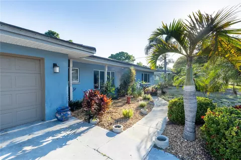 33 Southwind Dr, Belleair Bluffs, FL 33770