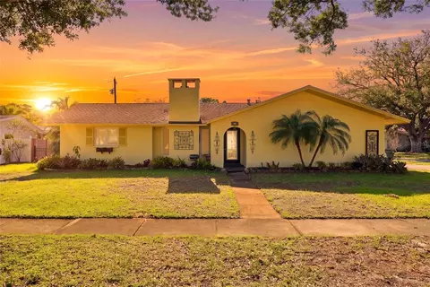 962 Corvette Dr, Largo, FL 33771