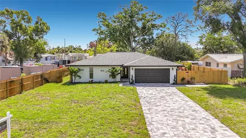 910 Alcazar Way S, Saint Petersburg, FL 33705