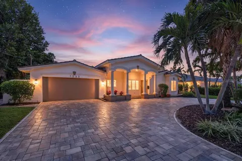 1233 Eden Isle Dr NE, Saint Petersburg, FL 33704