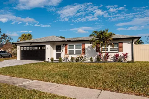 9481 Monica Dr, Seminole, FL 33777