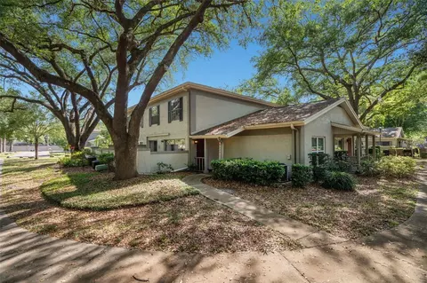 6322 Treetop Cir, Temple Terrace, FL 33617