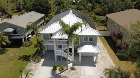 2704 57th St S, Gulfport, FL 33707