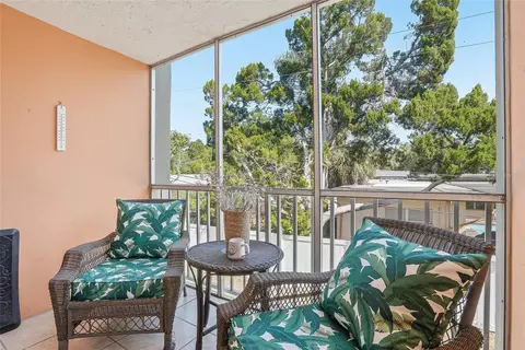 952 Virginia St #202, Dunedin, FL 34698