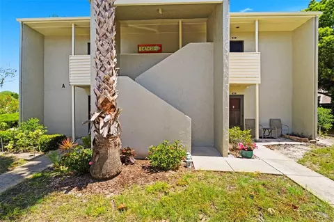 404 Windrush Bay Dr, Tarpon Springs, FL 34689