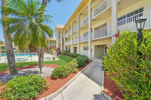 3850 13th Ave N #212, Saint Petersburg, FL 33713