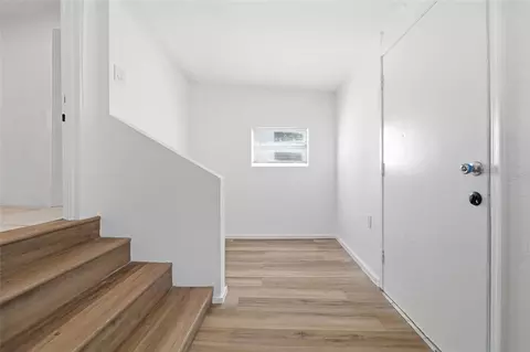 Entry Way - 2120 W Nassau St, Tampa, FL 33607 photo 2 of 2