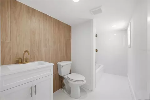 Bath - 2120 W Nassau St, Tampa, FL 33607 photo 1 of 2