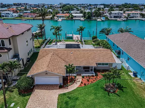 11800 7th St E, Treasure Island, FL 33706