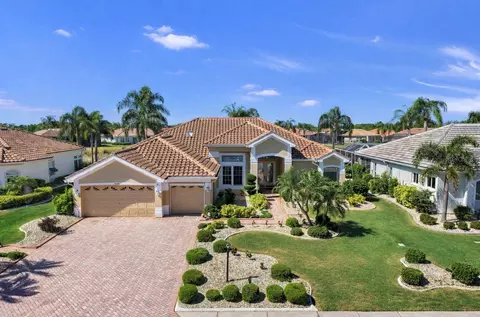 2328 Platinum Dr, Sun City Center, FL 33573
