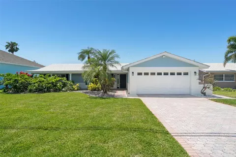11900 7th St E, Treasure Island, FL 33706