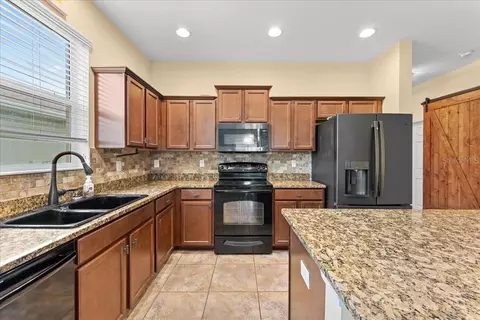 Kitchen - 8005 112th Ave E, Parrish, FL 34219 photo 5 of 7