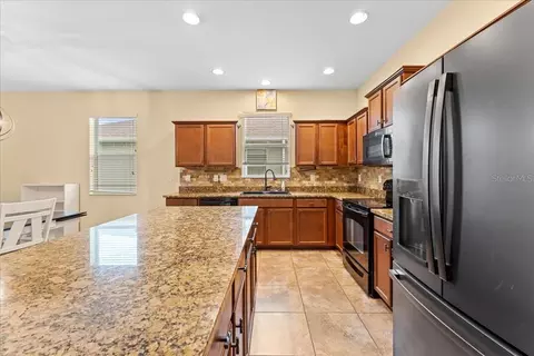 Kitchen - 8005 112th Ave E, Parrish, FL 34219 photo 3 of 7