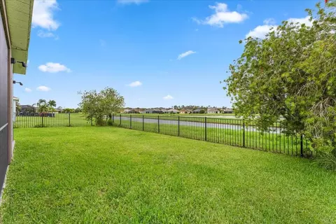 Exterior - 8005 112th Ave E, Parrish, FL 34219 photo 7 of 14