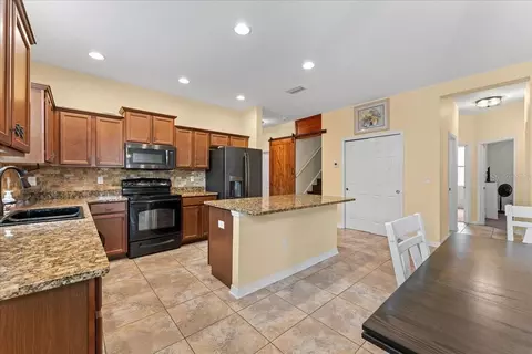 Kitchen - 8005 112th Ave E, Parrish, FL 34219 photo 6 of 7