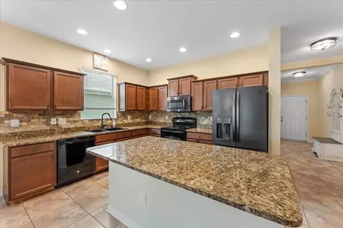 Kitchen - 8005 112th Ave E, Parrish, FL 34219 photo 4 of 7