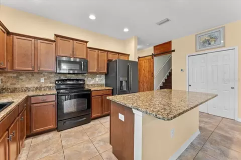 Kitchen - 8005 112th Ave E, Parrish, FL 34219 photo 1 of 7