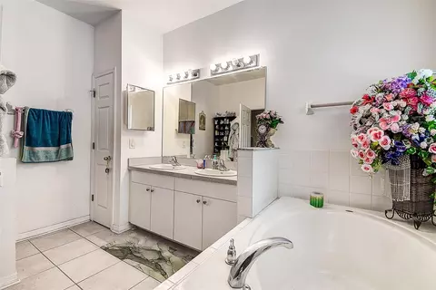 Bath - 14985 Alan Ct, Largo, FL 33771 photo 3 of 4